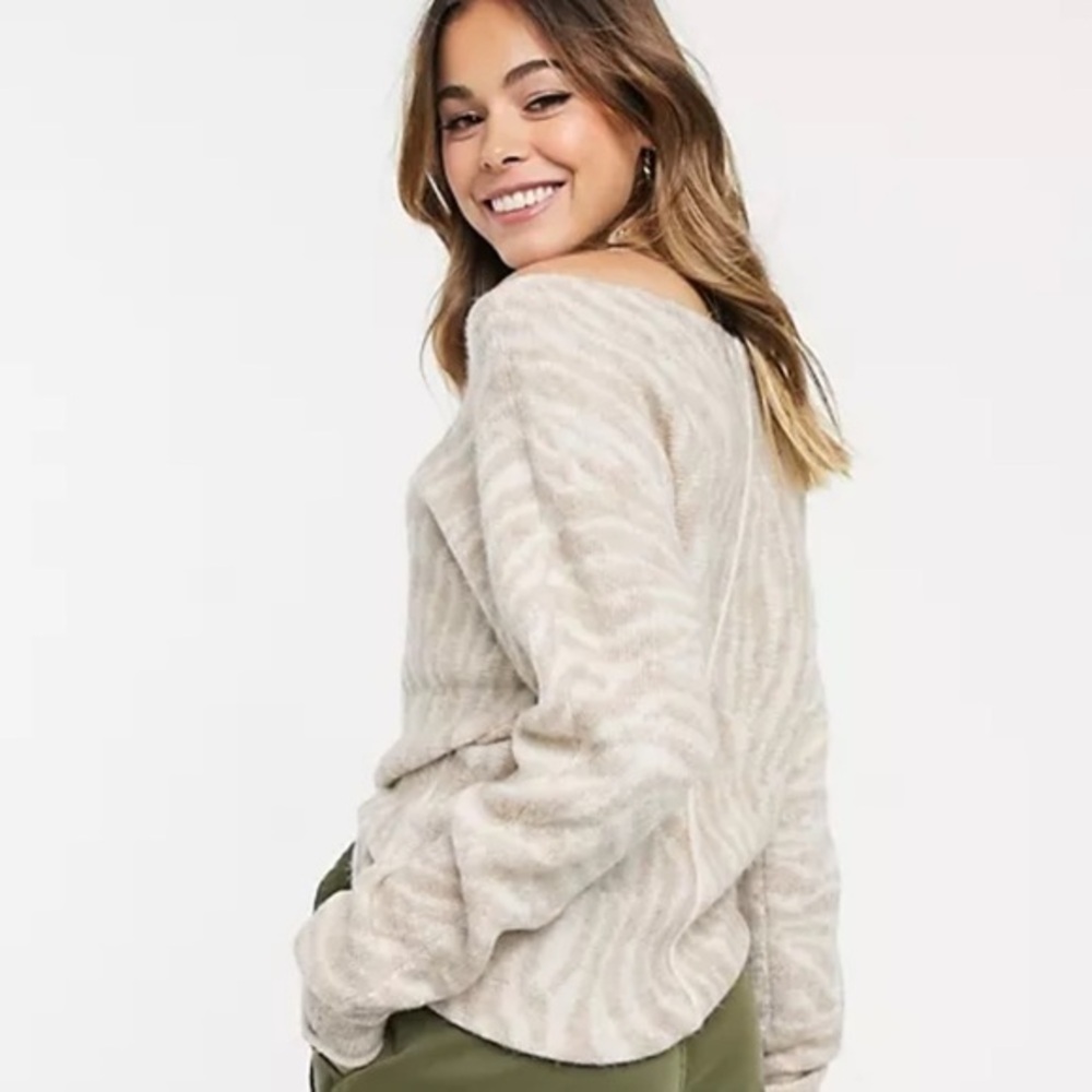 Abercrombie & Fitch Animal Print Sweater Beige Zebra